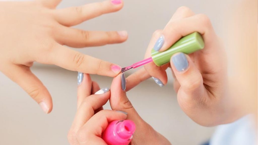 what-are-some-safe-nail-polish-brands-on-2026-for-kids