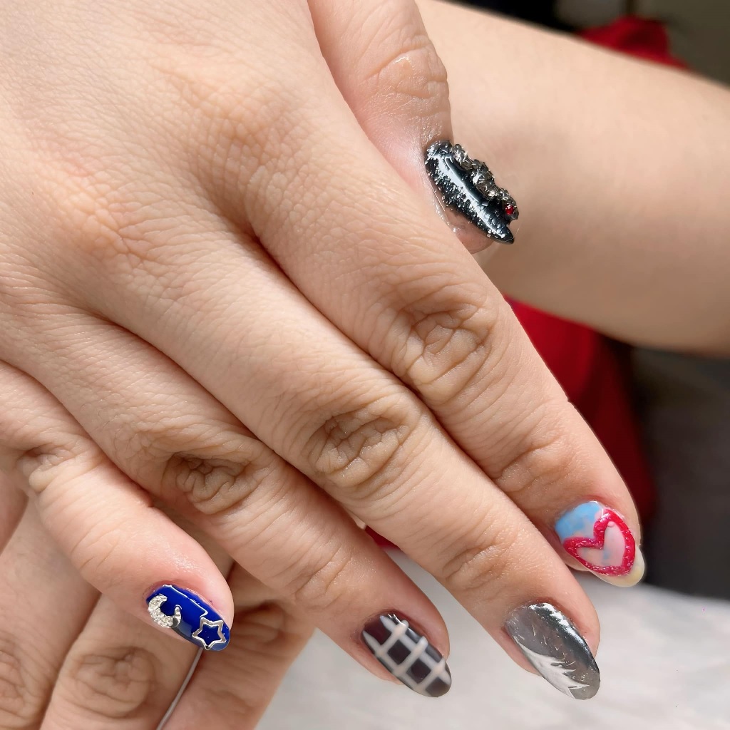 what-is-taylor-swift-eras-manicure